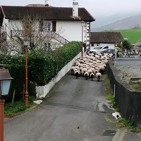 Gite Le Relais De La Source Auberge de jeunesse *