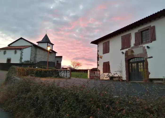 Gite Le Relais De La Source Hostel